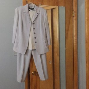 Dana Buchman 3-pieces suite